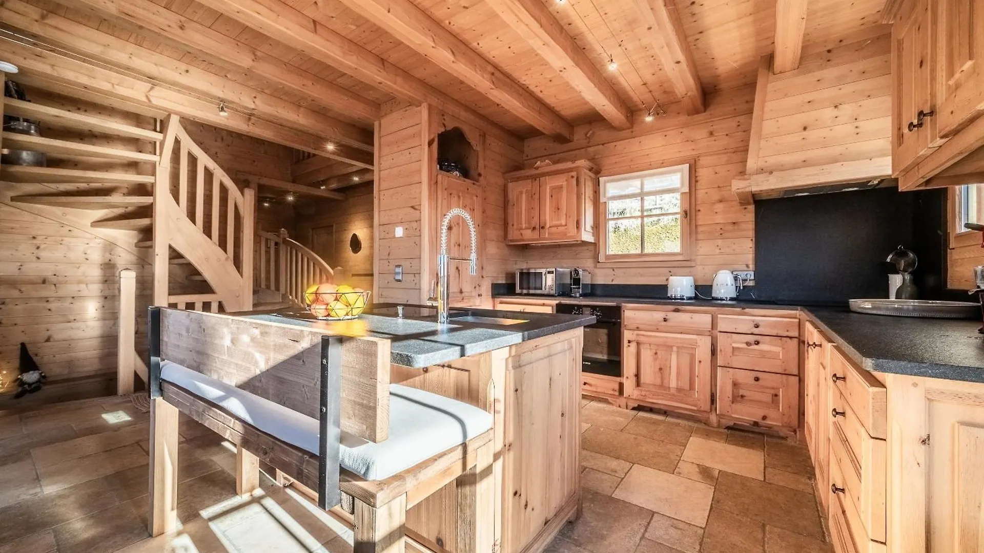 Chalet La Cabane, Carroz D Araches - By Emerald Stay Arâches