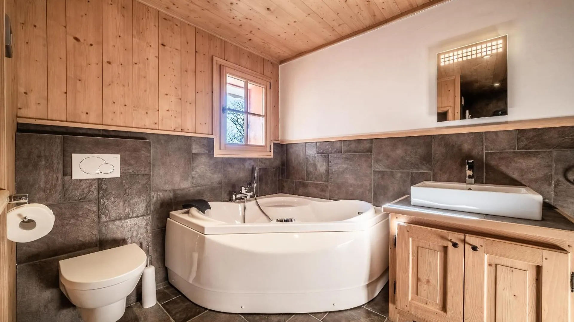 Chalet La Cabane, Carroz D Araches - By Emerald Stay